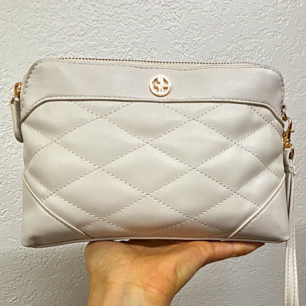 Giani Bernini White Quilted Zip Wristlet Clutch Wrist Strap Gold Hardware